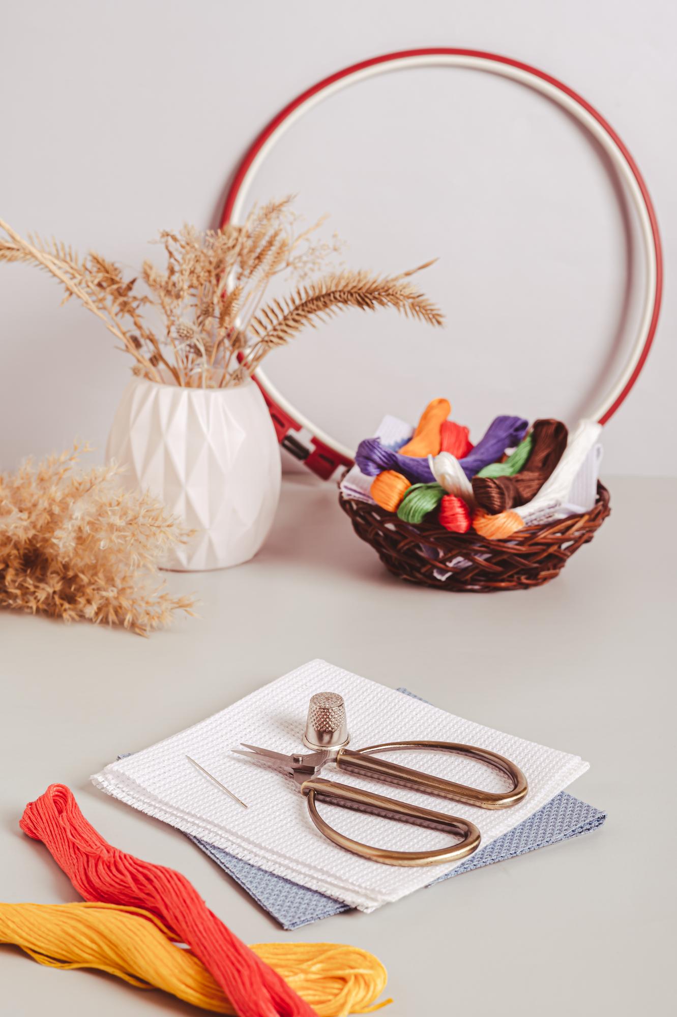 atelier table with threads and hoops